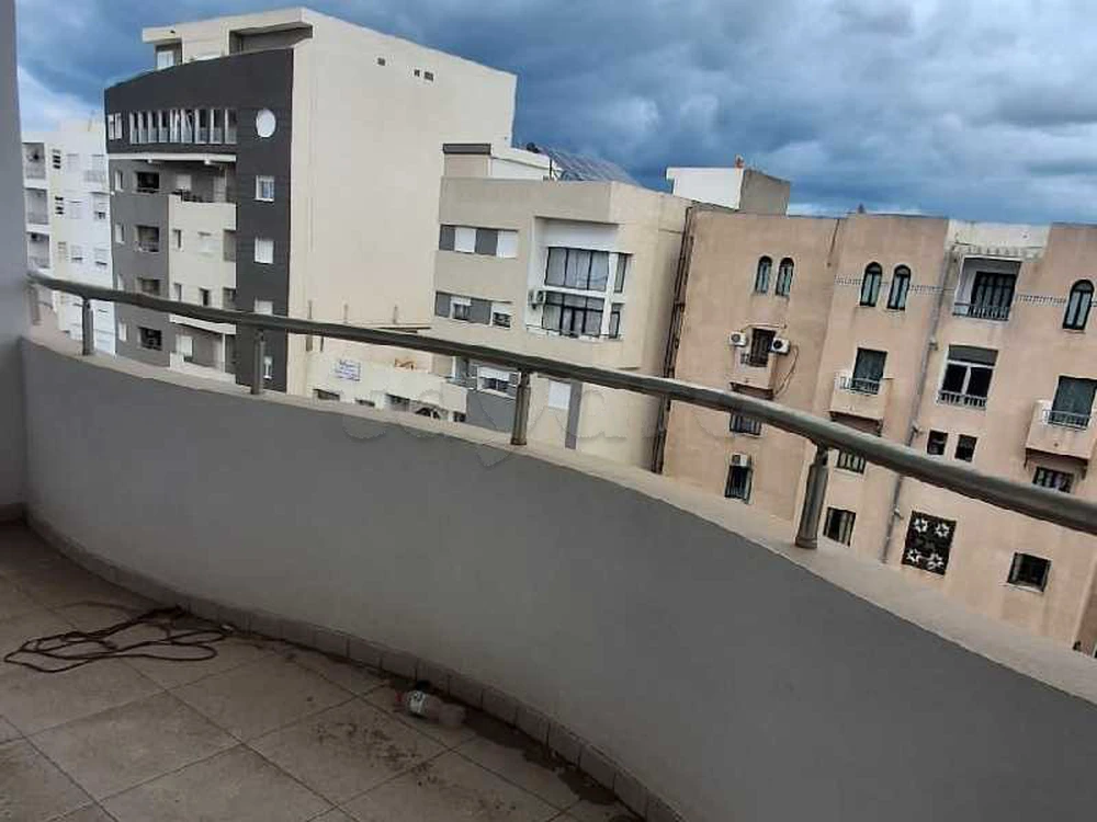 A louer a Sousse sahloul 3 un appartement s2 sans meuble prix:1100dt /tlph:97517614Mouna