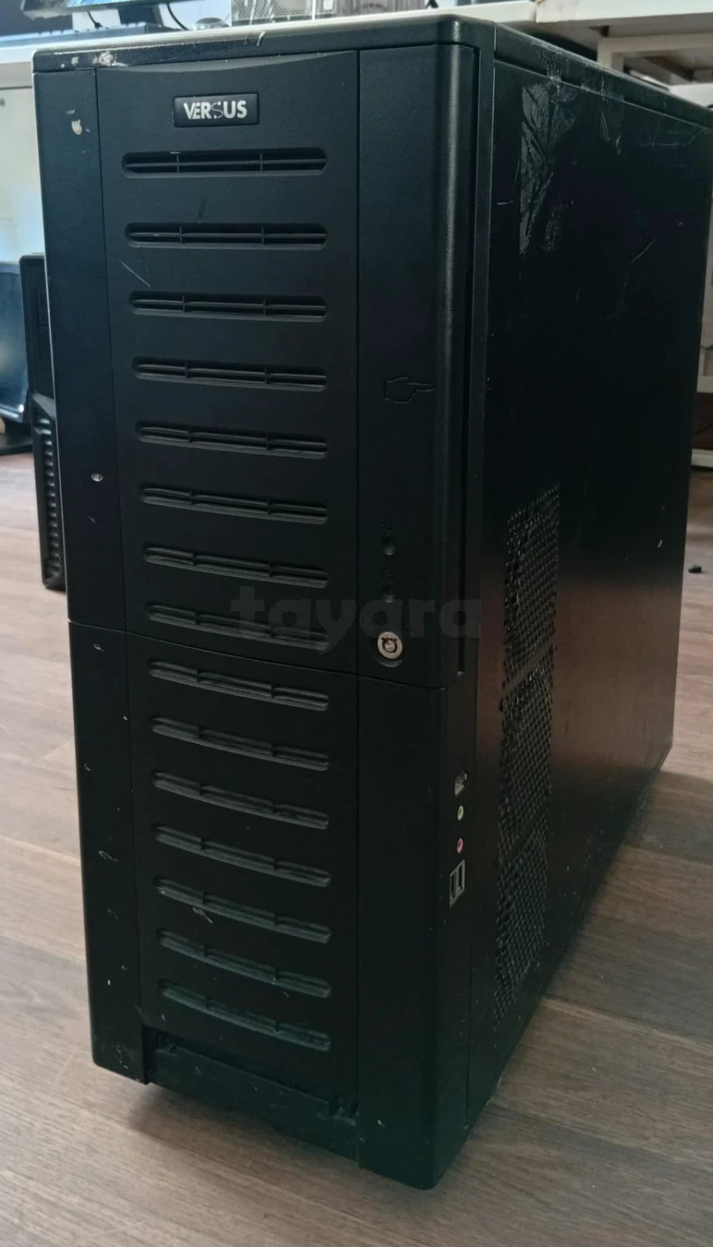 Serveur VERSUS Tour - Intel Xeon E3-1230v2 / 16GB RAM / 1TB HDD