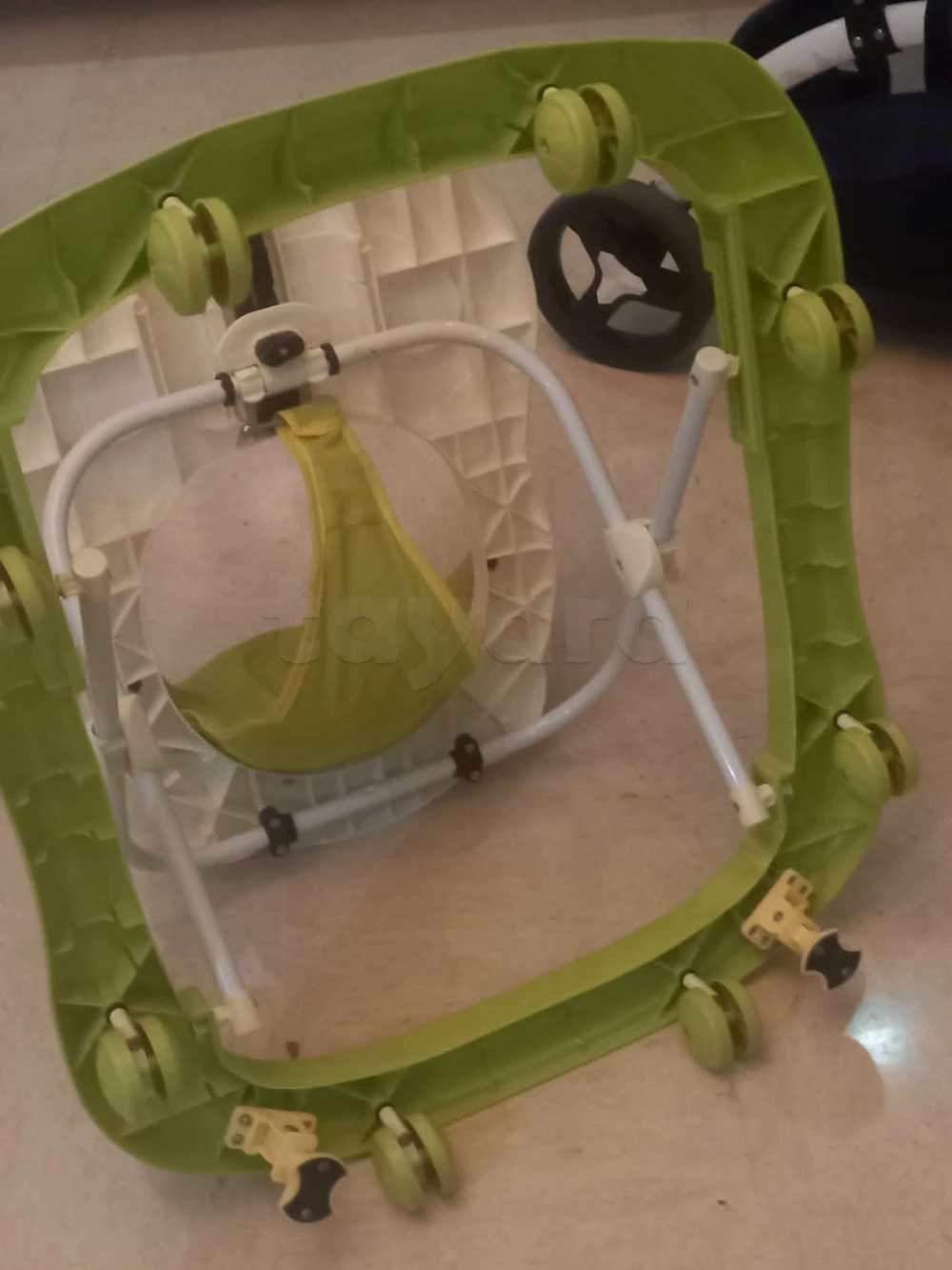 Trotteur bébé vert – Très bon état – Pliable