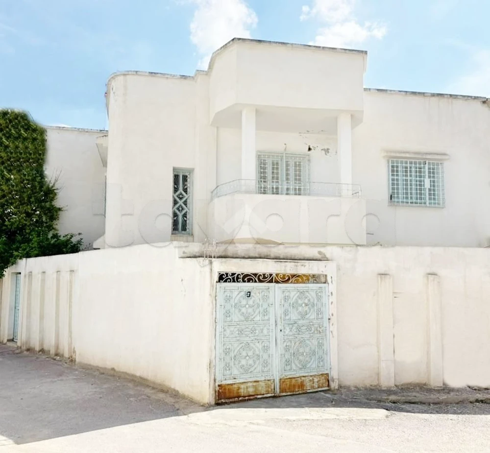 à Vendre : Duplex en S+6 à el Omrane Supérieur