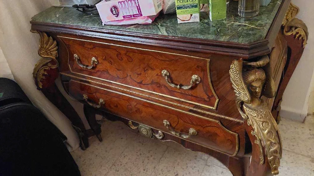 commode égyptienne