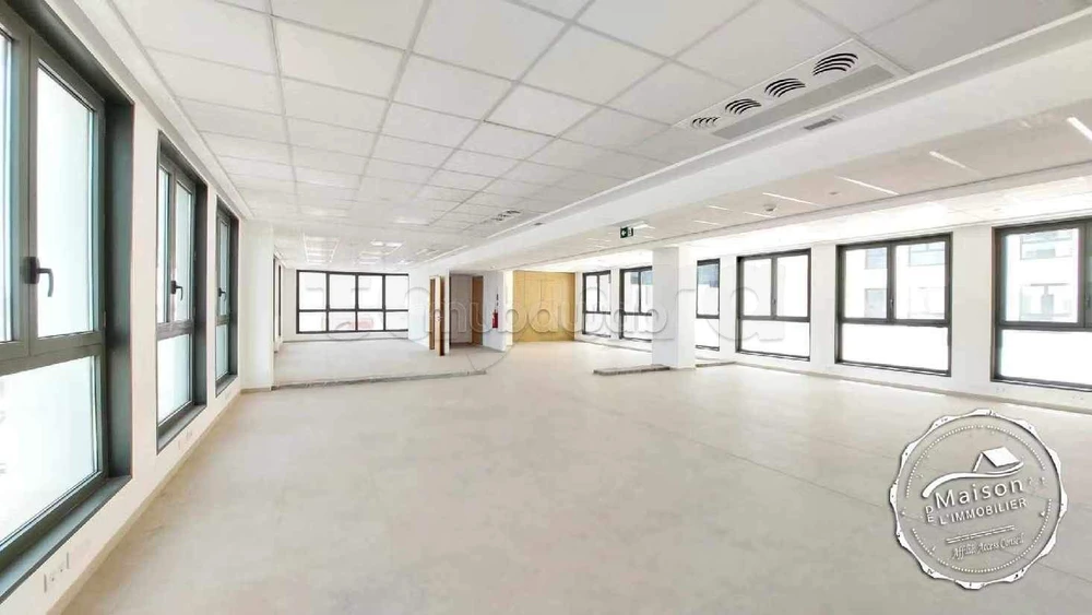 A louer plateau neuf 1200 m² Les Berges Du Lac 2