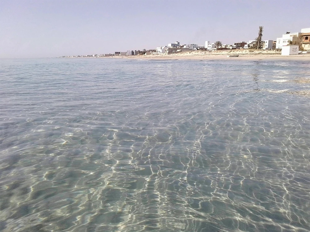 منزل مؤثث ، يبعد 🔹1 دقيقة مشي🔹 عن البحر 🌊 ، في شاطئ المناقع ⛱️ في بلدة سلقطة