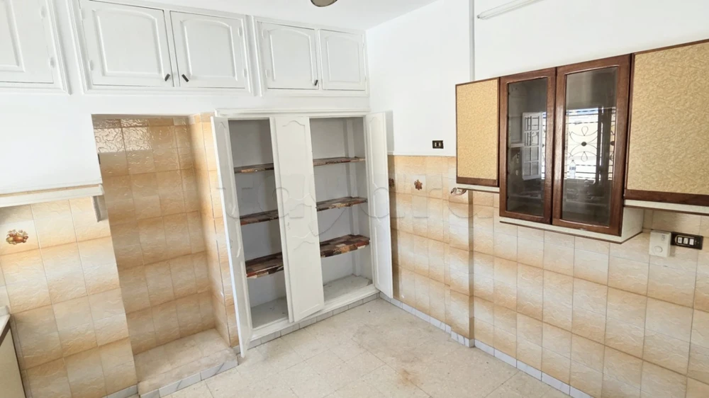 Spacieux étage de villa à 200m de la marina 2 Salons et 4 Chambres