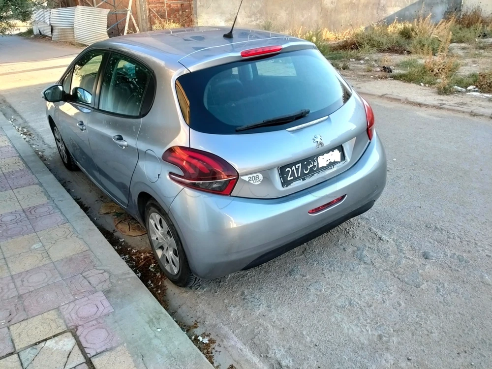 Peugeot 208