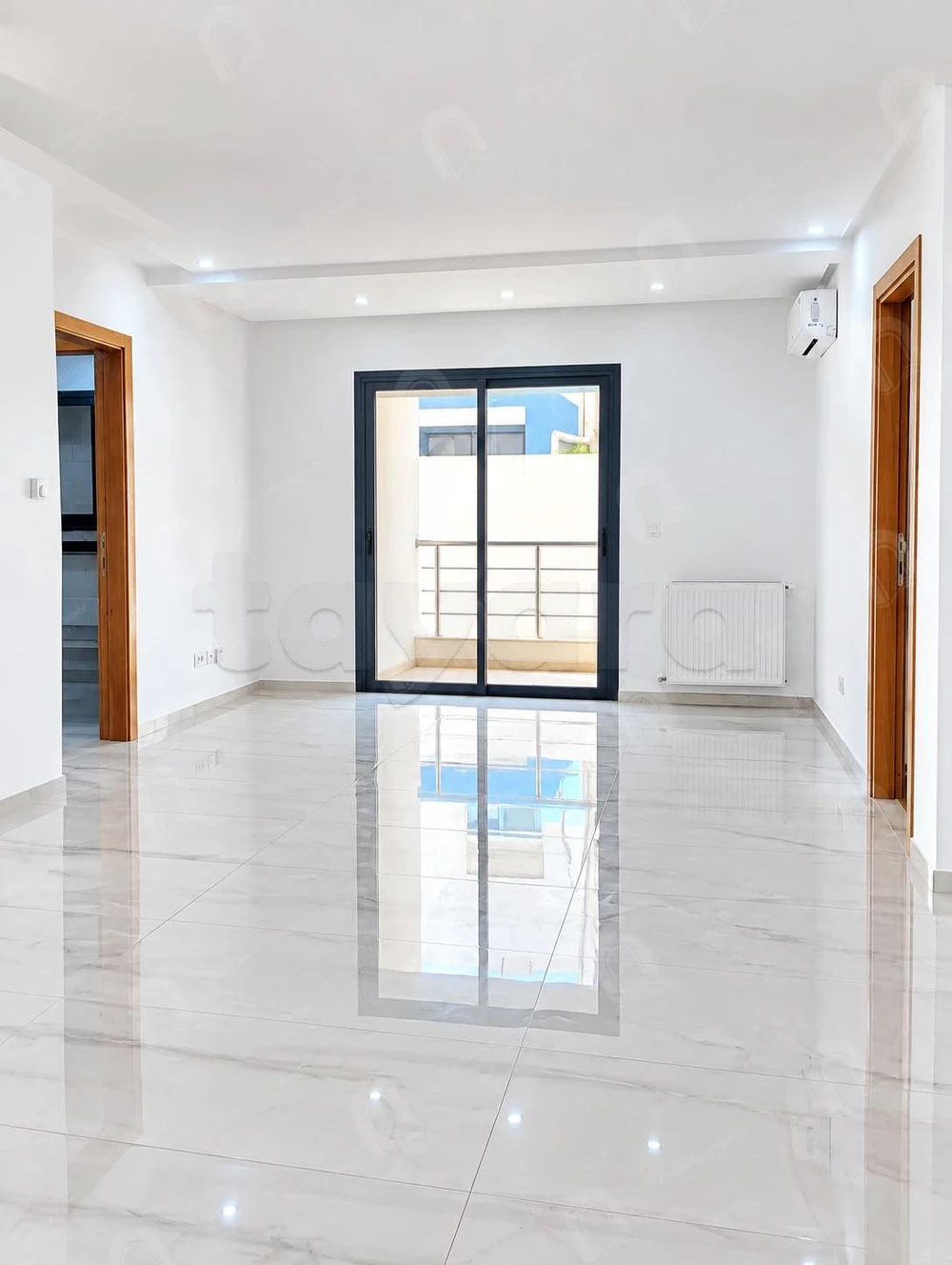 A vendre un appartement S+2 hst situé au Rdc à manouba