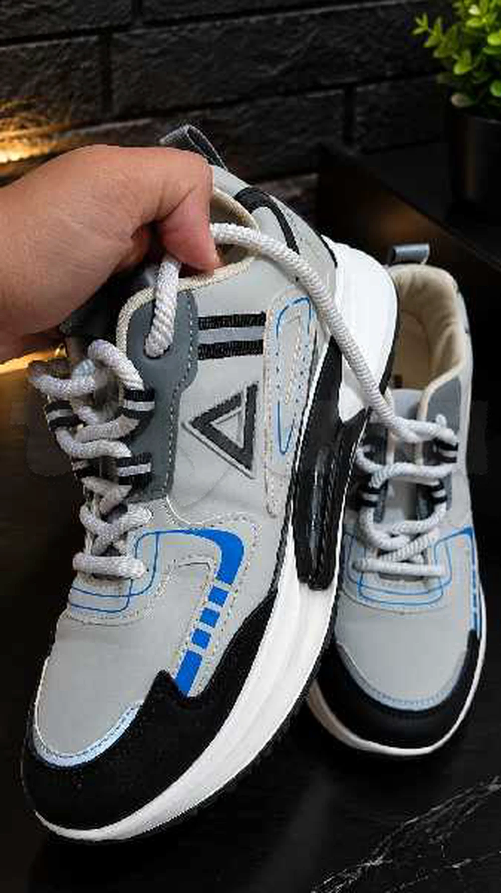 Sbadri Sneakers