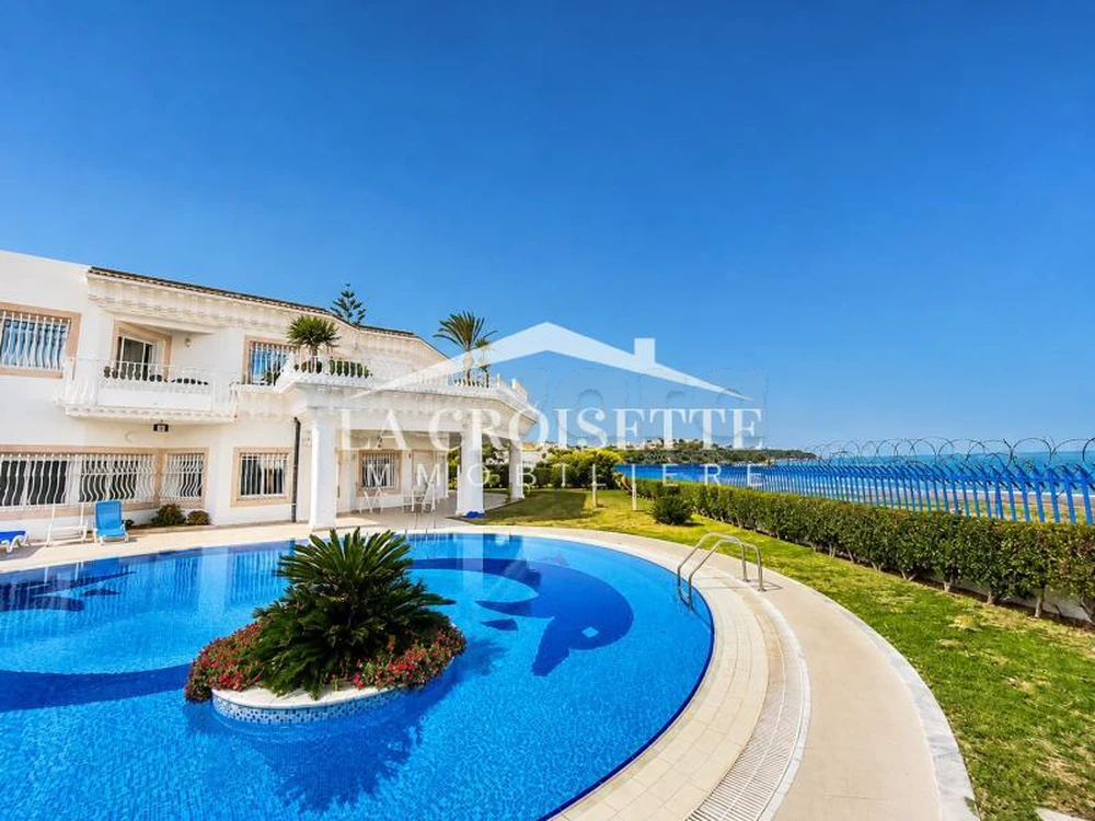 Villa S+5 avec piscine à louer à La Marsa ZVL1014