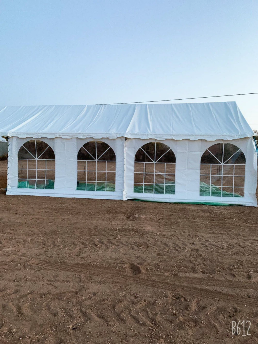 À brader Vente chapiteaux importés et accessoires..