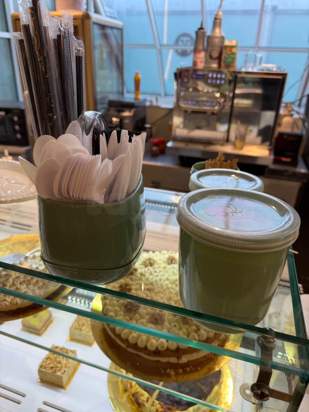 vente local commercial pâtisserie café avec 30 places assises sis au Tunisia mall 1- lac 2