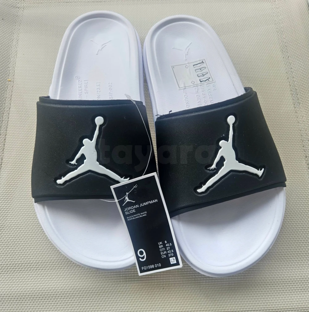 Claquettes Jordan Jumpman pointure 42,5