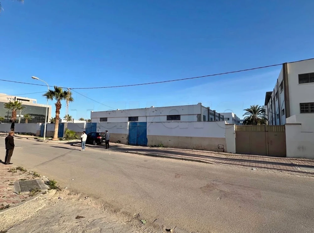 Dépôt avec terrain (titre bleu) à vendre