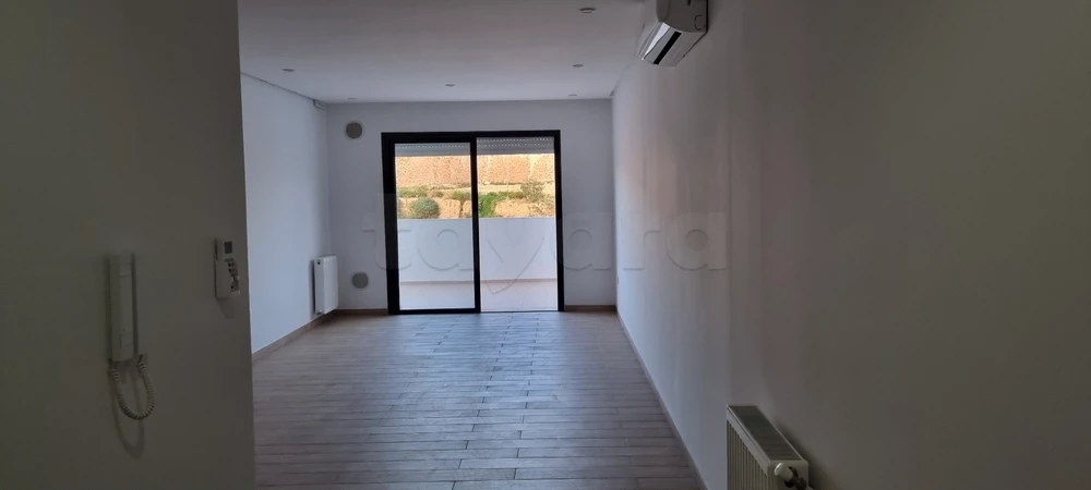 A louer Très beau S+1 au RDC avec terrasse à jinen Ennasr