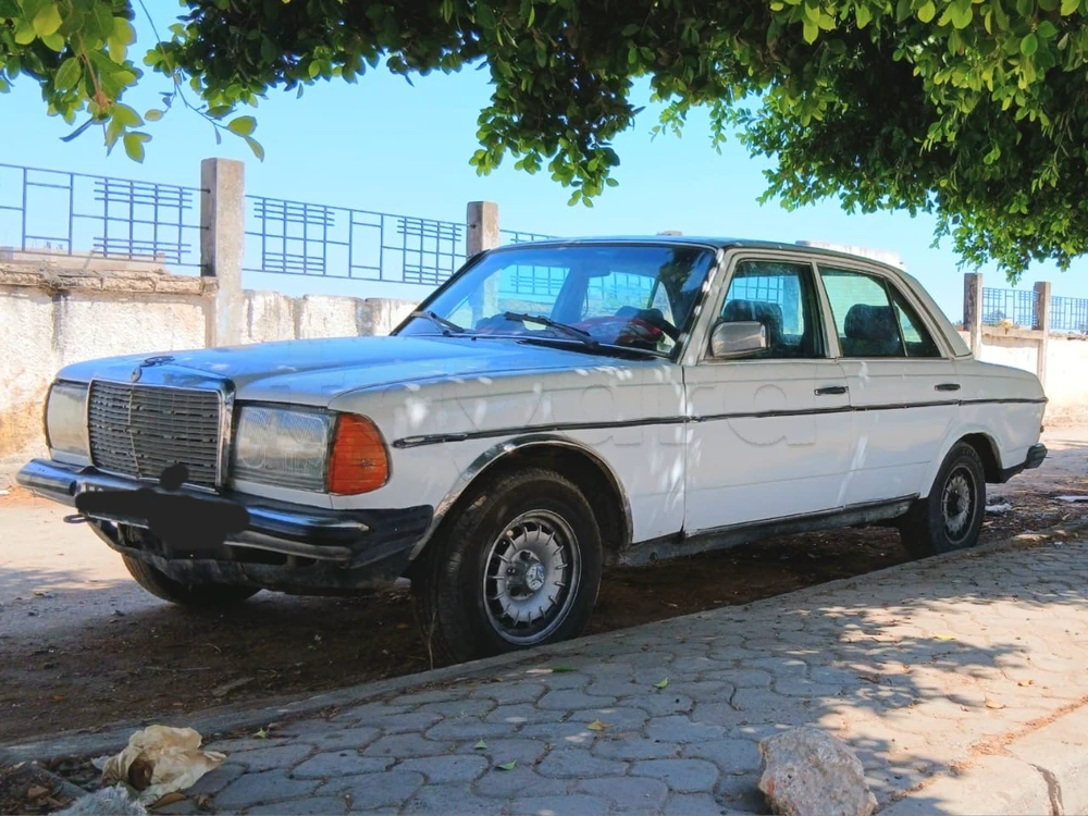 Carte voiture Mercedes-Benz 220