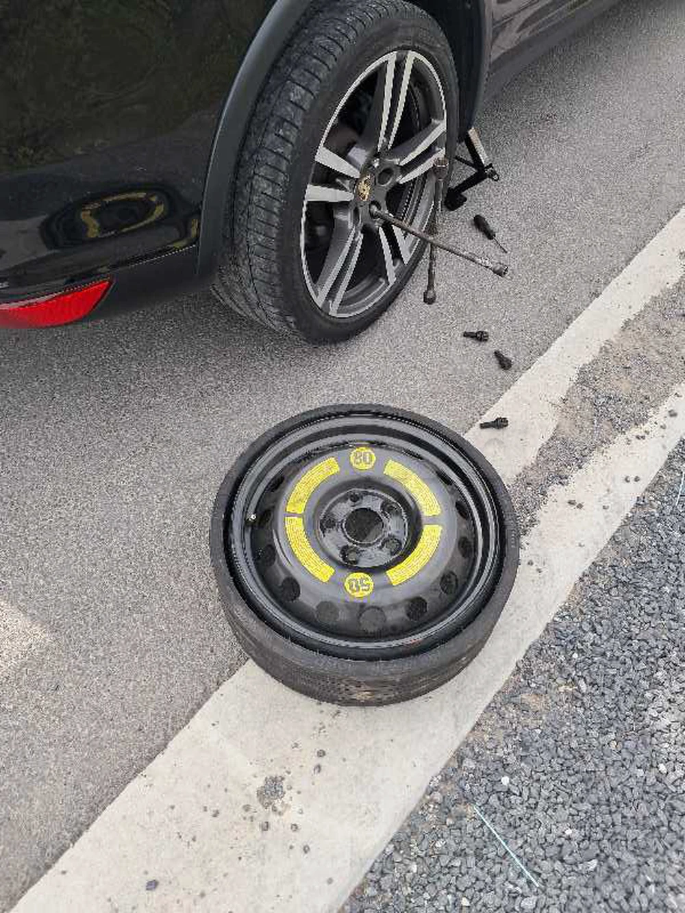 galet roue de secours prosche cayenne face 2