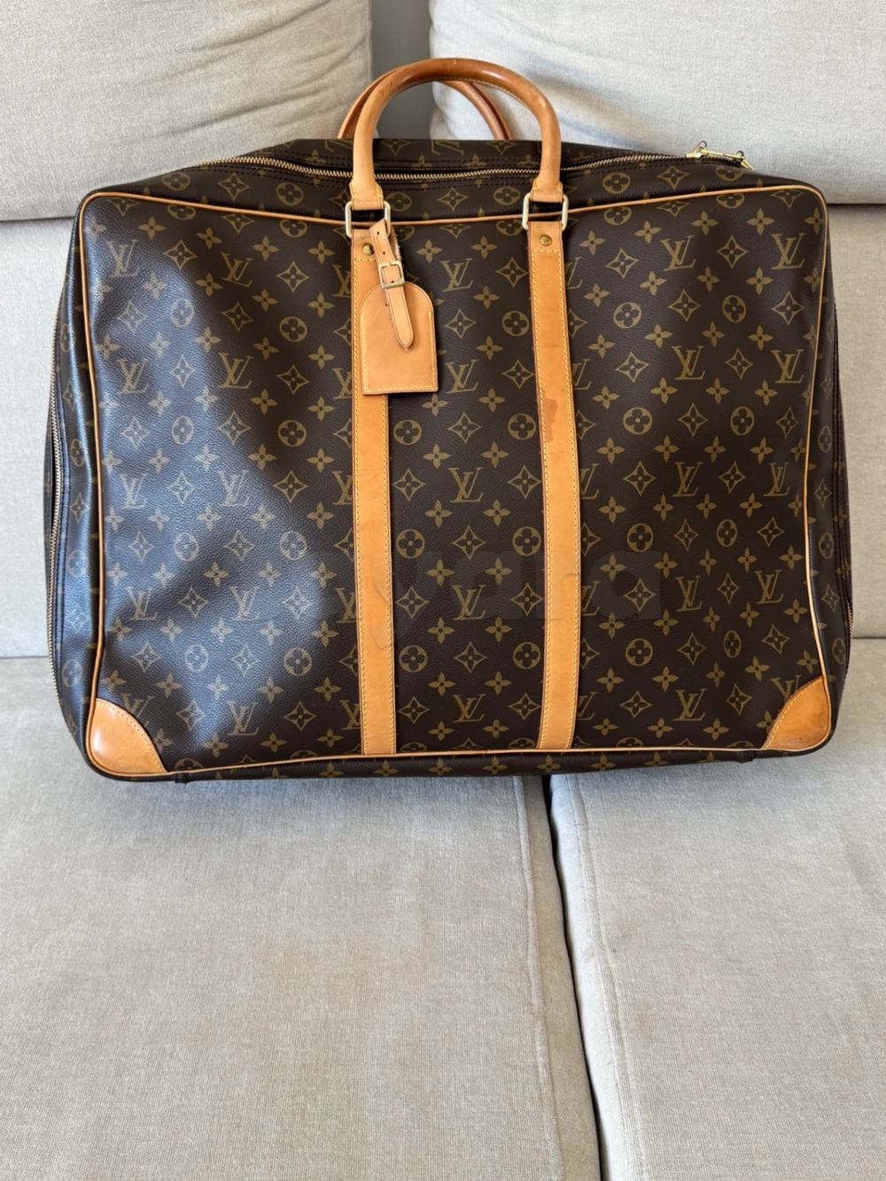 Vends 2 valises souple Louis Vuitton .