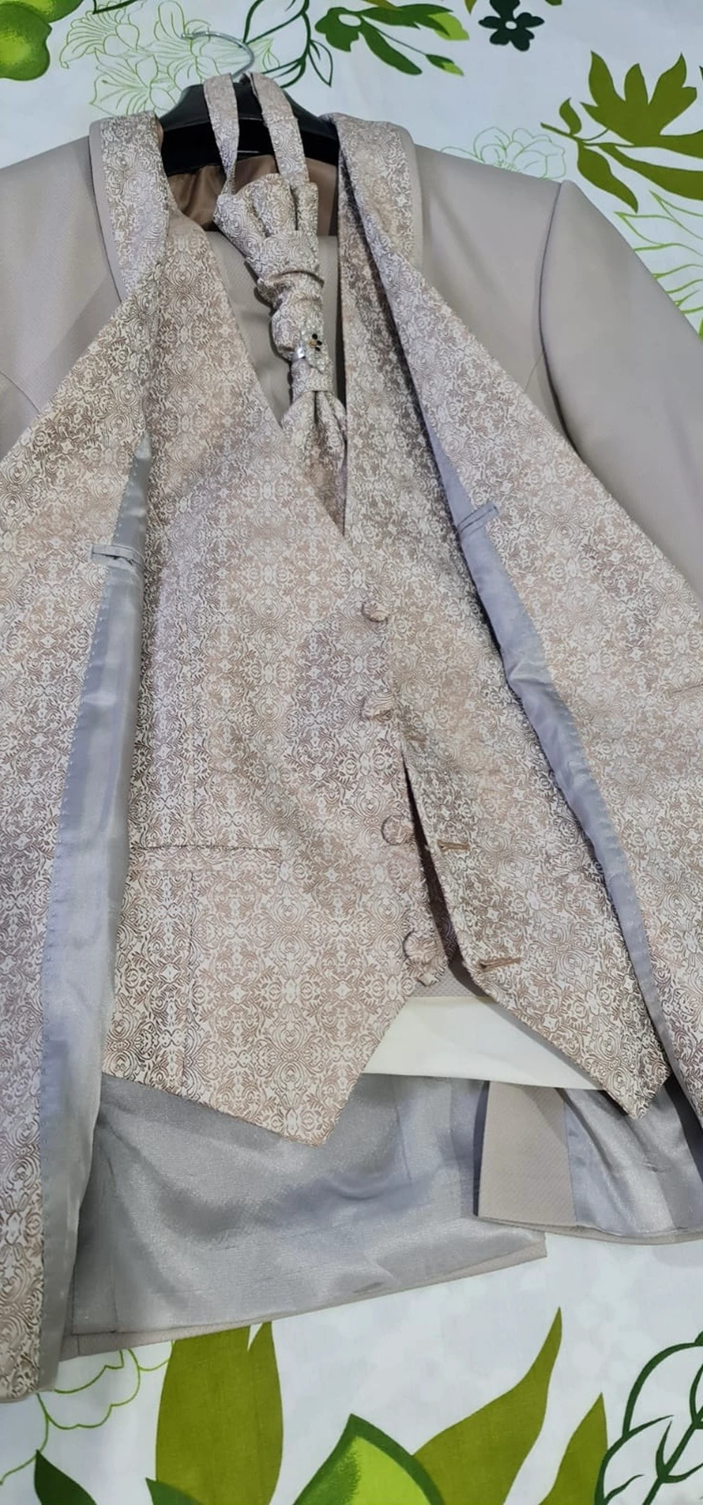 Costume de mariage 💒 porté seulement une fois le jour de mariage