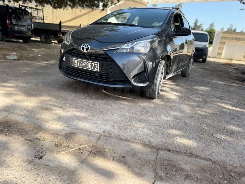 Carte voiture Toyota Yaris Verso