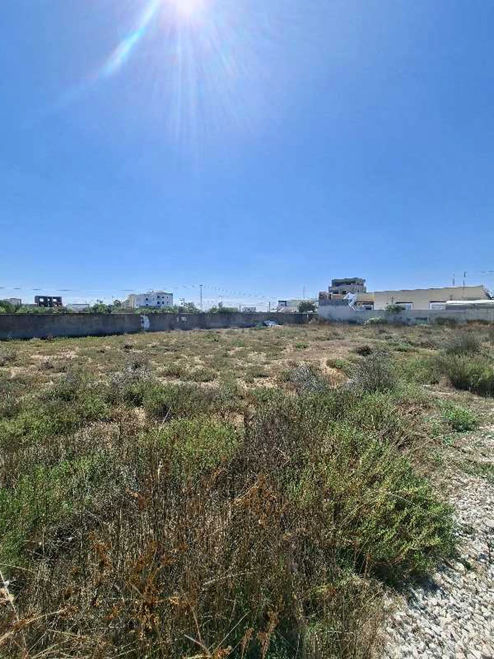 a vendre terrain a 50 mètres a la plage 660 mètres carrés