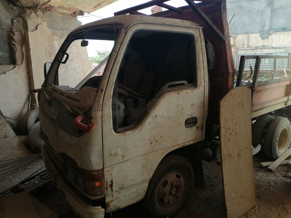 ISUZU NKR