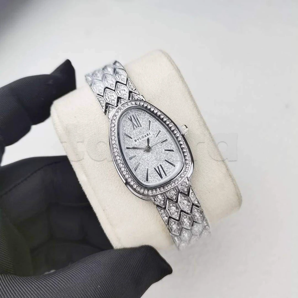 Montre femme design luxe argentée