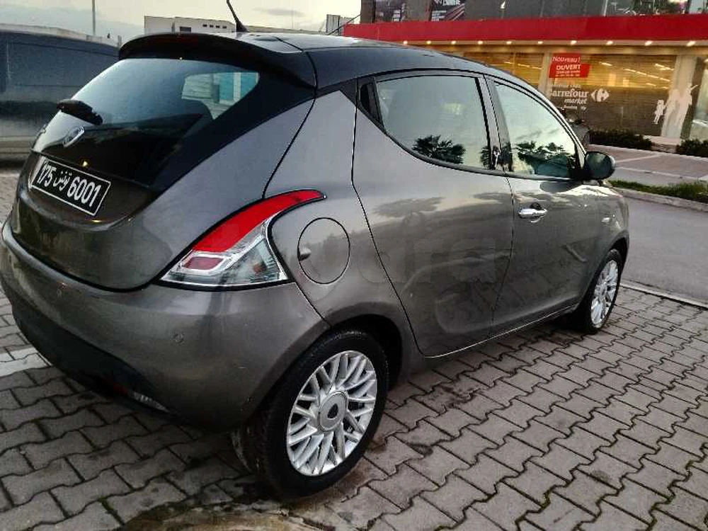 Lancia Y