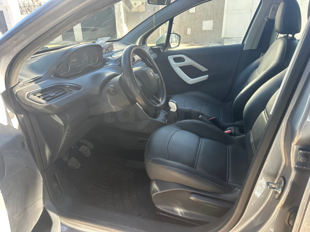 Carte voiture Peugeot 208