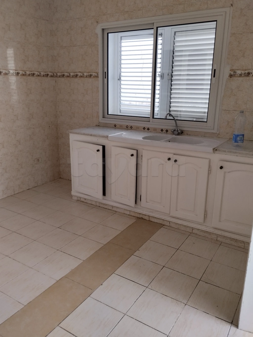 vente ennasr2 s+2 4éme étage sans ascenseur R+4 bonne opportunitée