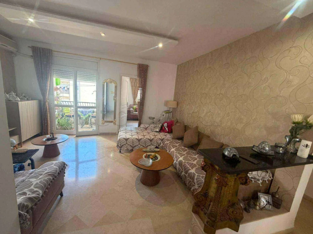 A vendre Appartement S+3 rénové à cité wahat avec ppkss