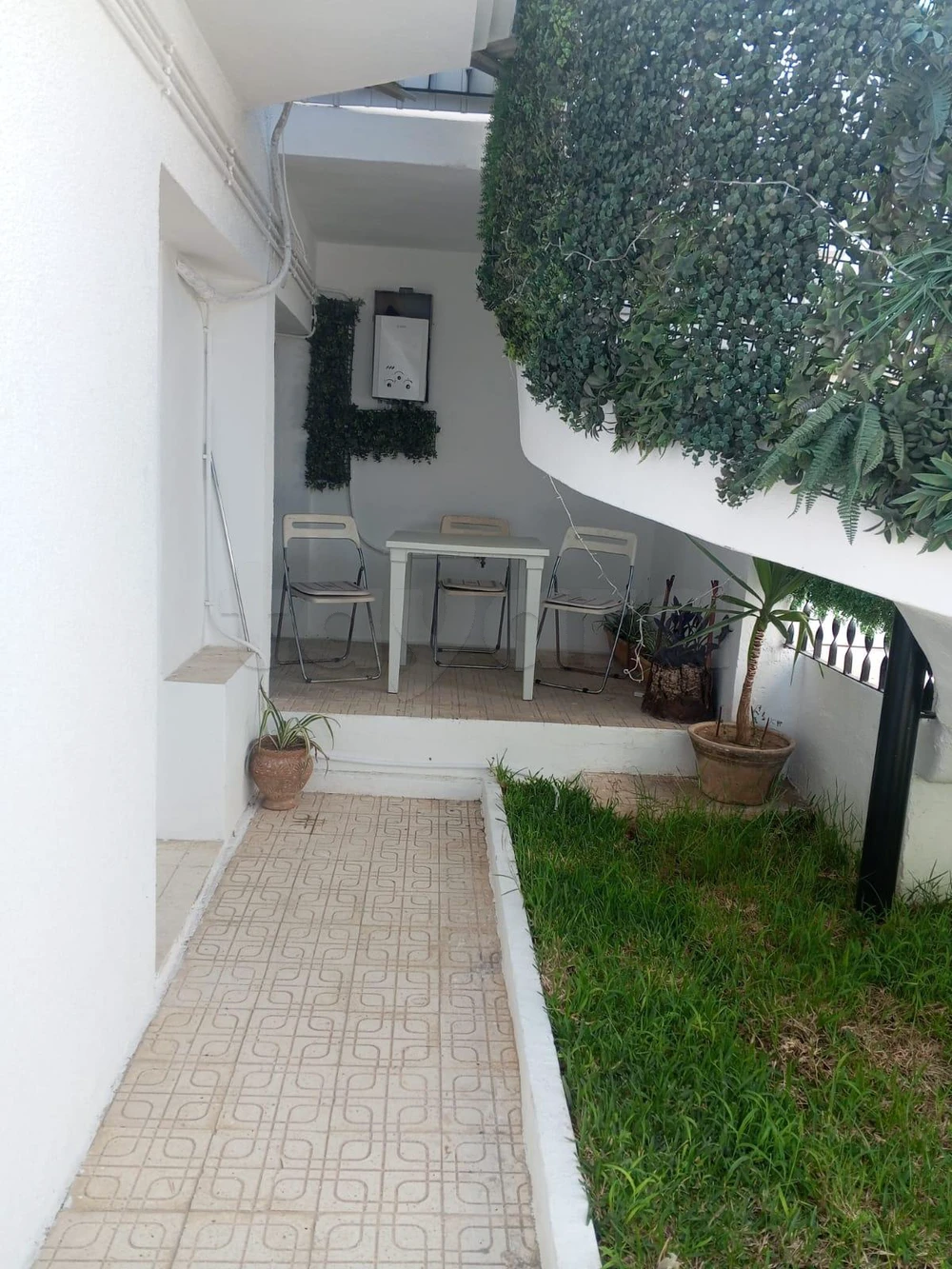 location ennasr2 s+1 meublé avec jardin eau elec inclus