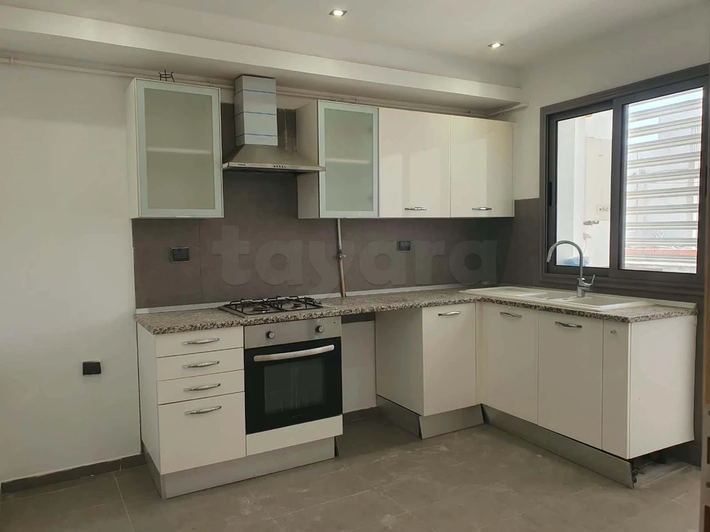 A VENDRE UN APPARTEMENT S+3 HST A SOKRA AVEC UN ABRIS DE VOITURE