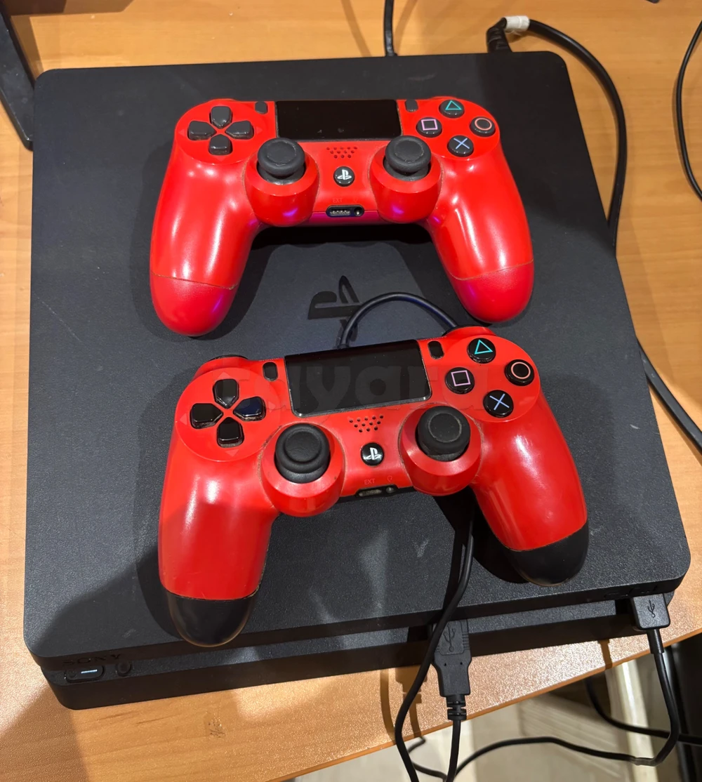 PS4 Slim , 1 To , à vendre