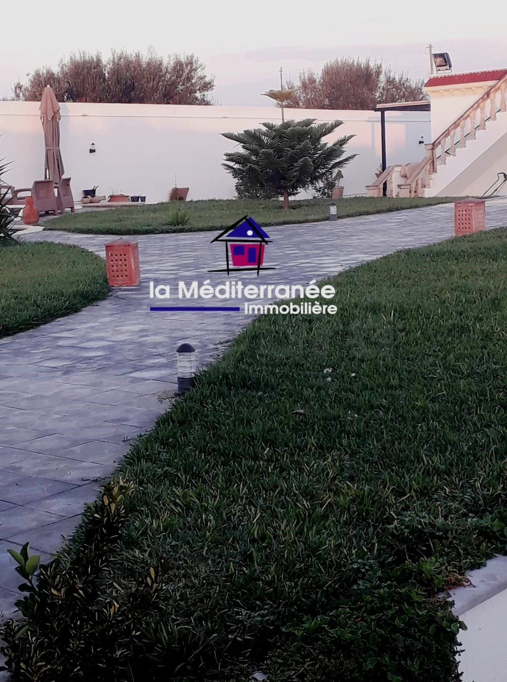Villa s+5 à boumhel bel air