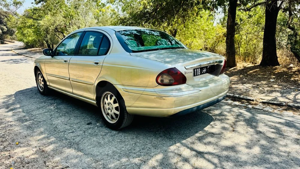 Jaguar X-Type