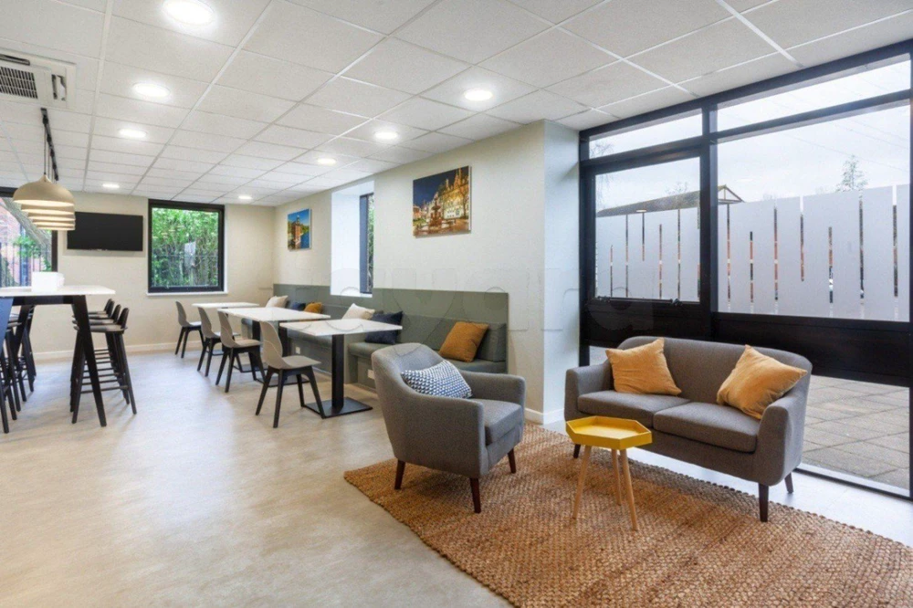 Accès à un espace de coworking professionnel à louer à Tunis, Regus Berges du Lac 3