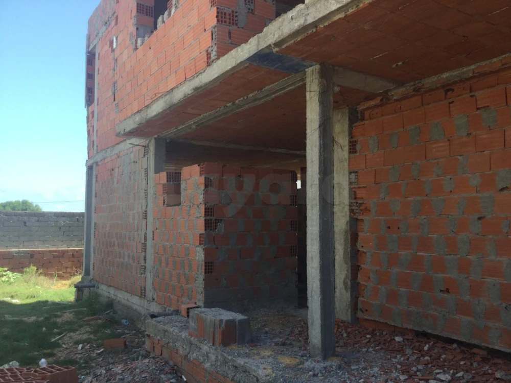 Rare opportunité : Villa ou 2 appartements à terminer avec vue imprenable sur mer – Dar Allouch (pied dans eau)