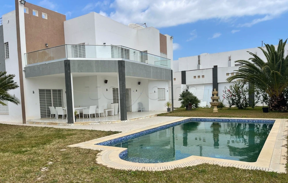 a vendre une grande villa s +4
