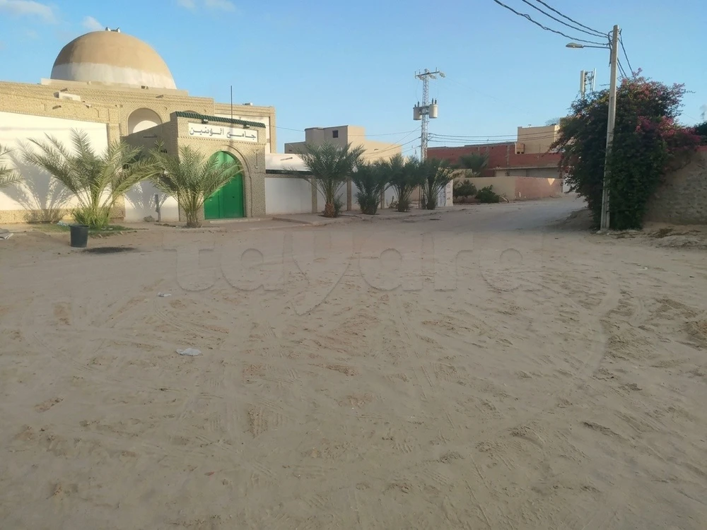 À VENDRE : Terrain constructible à Tozeur - 450 m² - Cité Olympique
