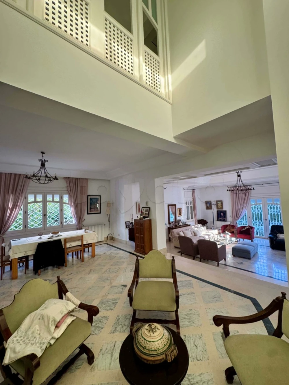À vendre –Magnifique villa avec jardin à Cité Ennasr 1