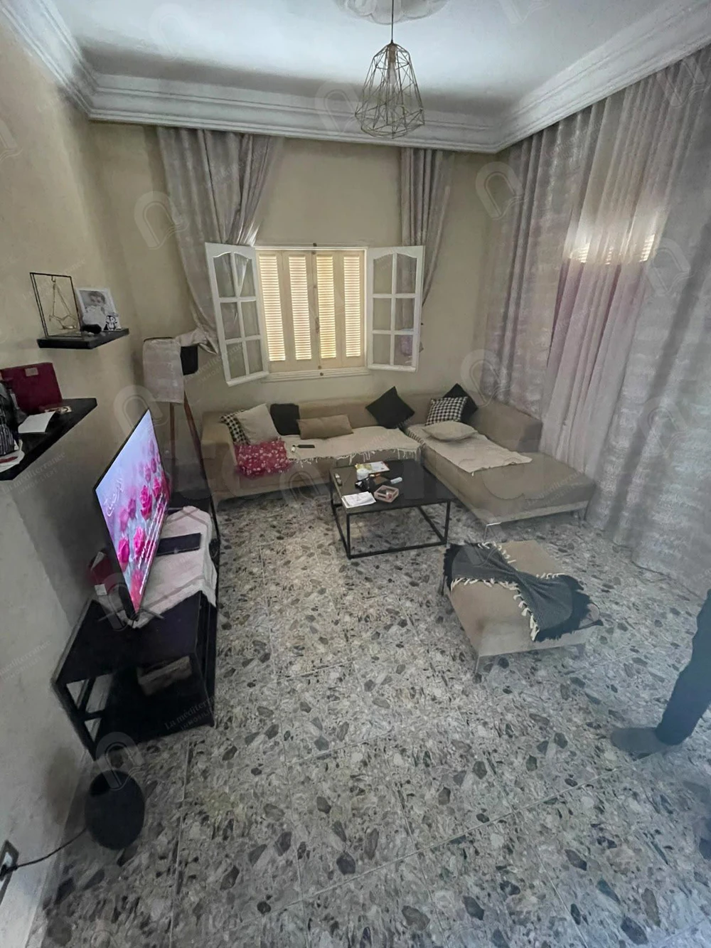 A vendre grande villa avec duplex et studio