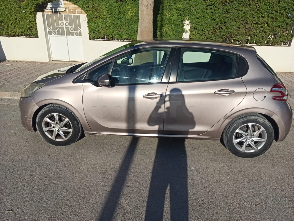 Carte voiture Peugeot 208