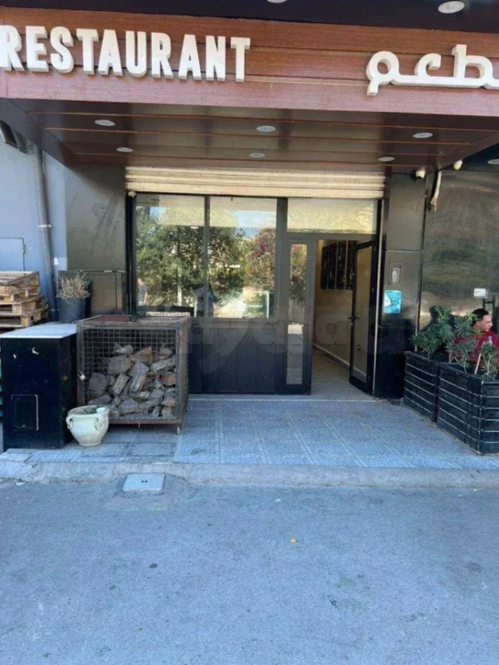 L'Aouina avenue K.I.W local com. 150 m²