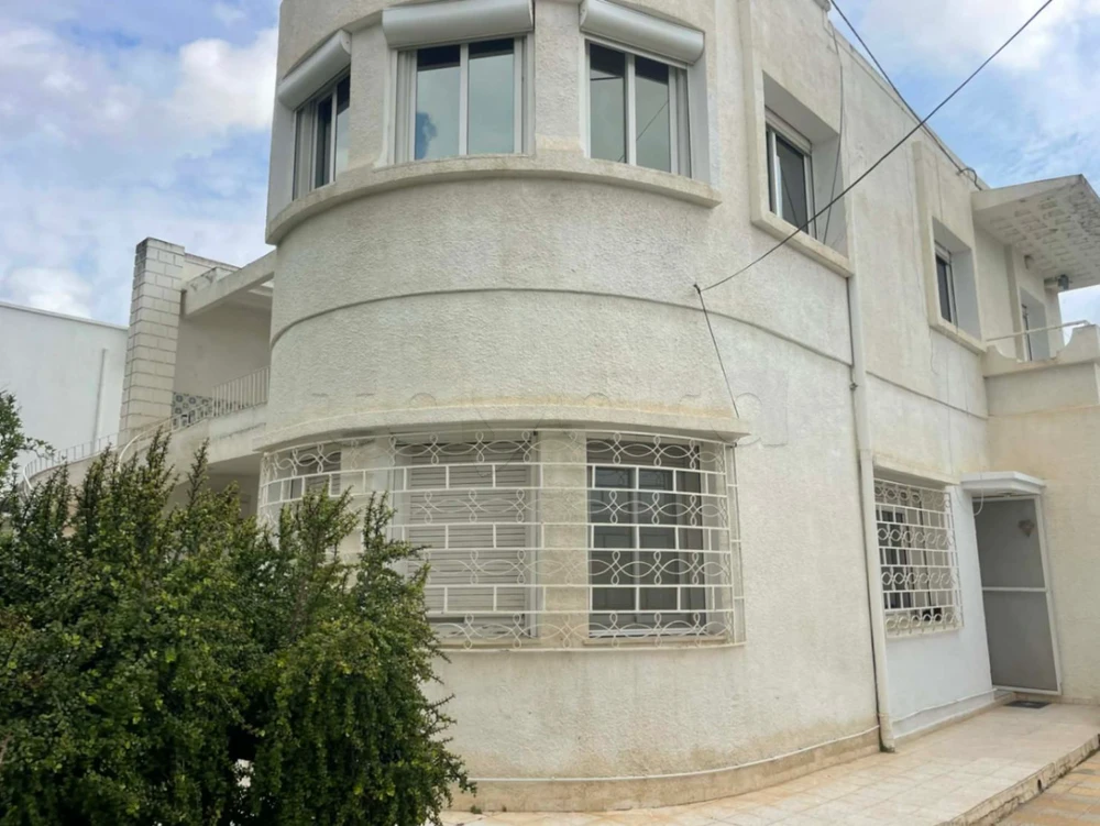 VENTE VILLA STANDING AVEC STUDIO A LA NOUVELLE ARIANA
