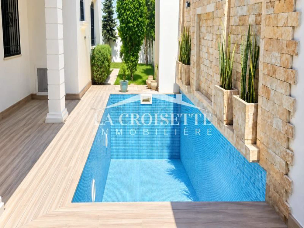 Villa S+4 avec piscine à louer à La Soukra
