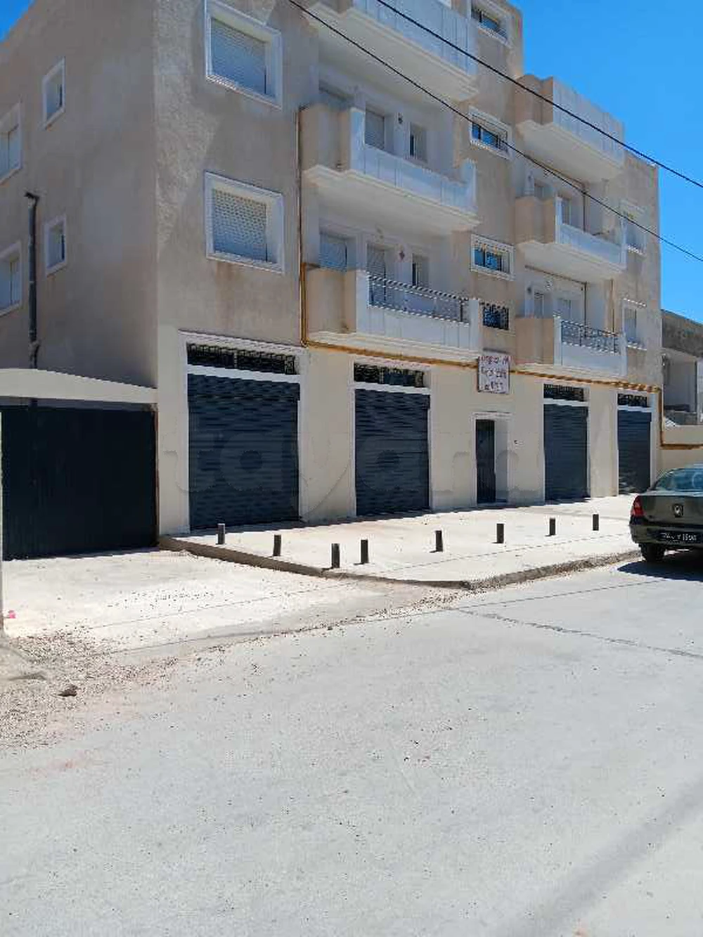 alloué 4 garages. de 300m2. ou 2 garage de150m2 neuf sidi amor Raoued