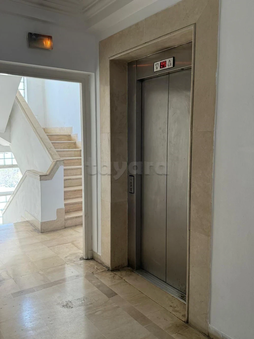 Avenue de Carthage appt S+2 au 5 ét. 142m²