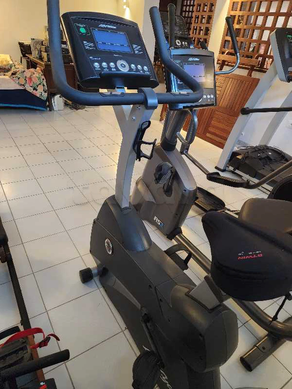 Vélo d'appartement Life Fitness C1 Go au meilleur prix!