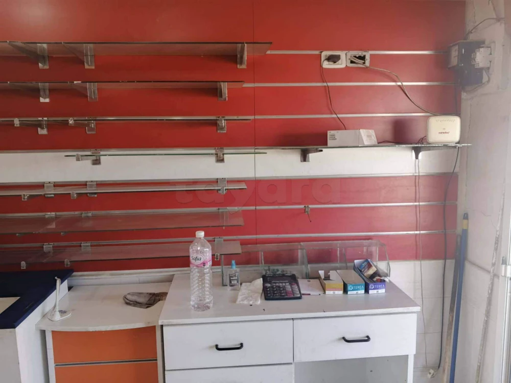 Mobilier de magasin à vendre – Comptoirs, vitrines et étagères