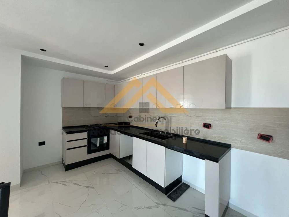 À LOUER – APPARTEMENT S+2 AVEC VUE MER À KANTAOUI