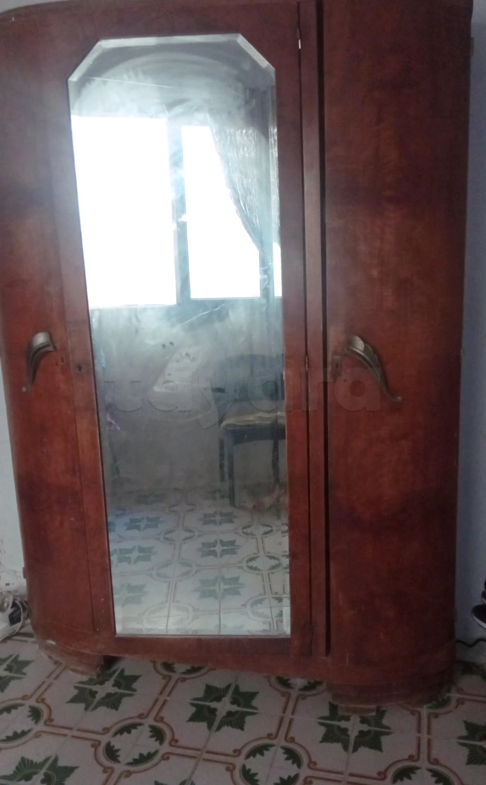 Armoire en bois